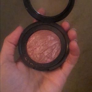 Laura Geller blush in pink grapefruit